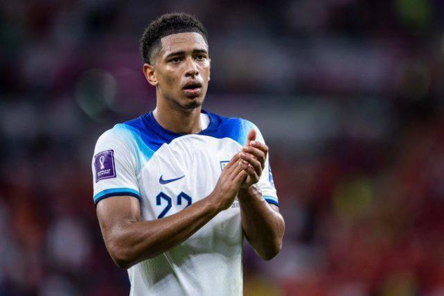 他不仅在场 他不仅在场